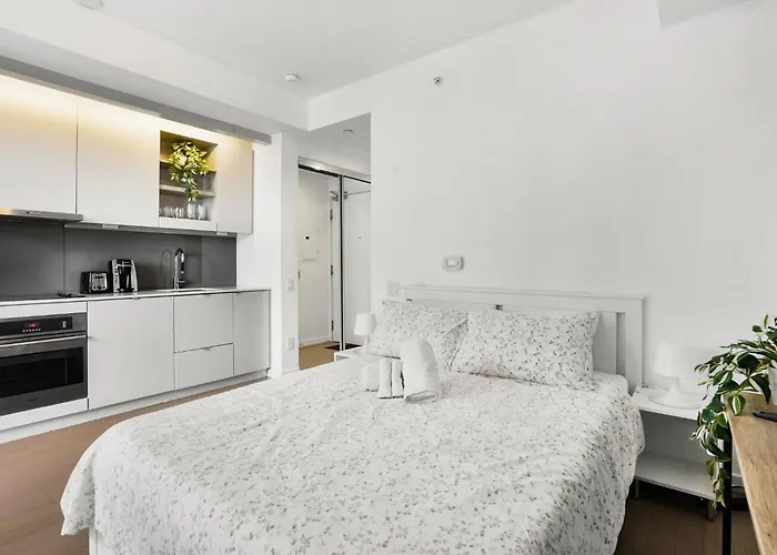 Toronto Luxe Suite - Location Score 10 - Easter Retreat