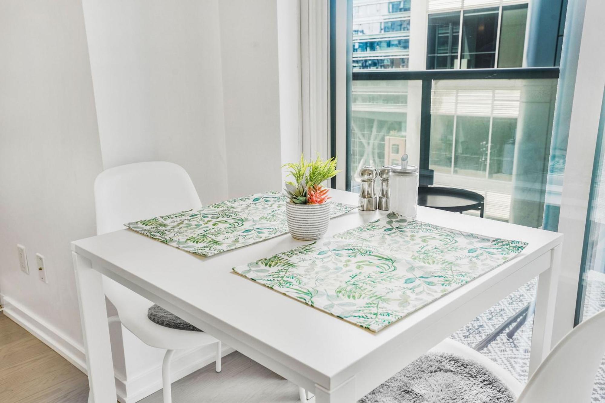 Luxe - Location Score 10 - Easter Retreat Apartment