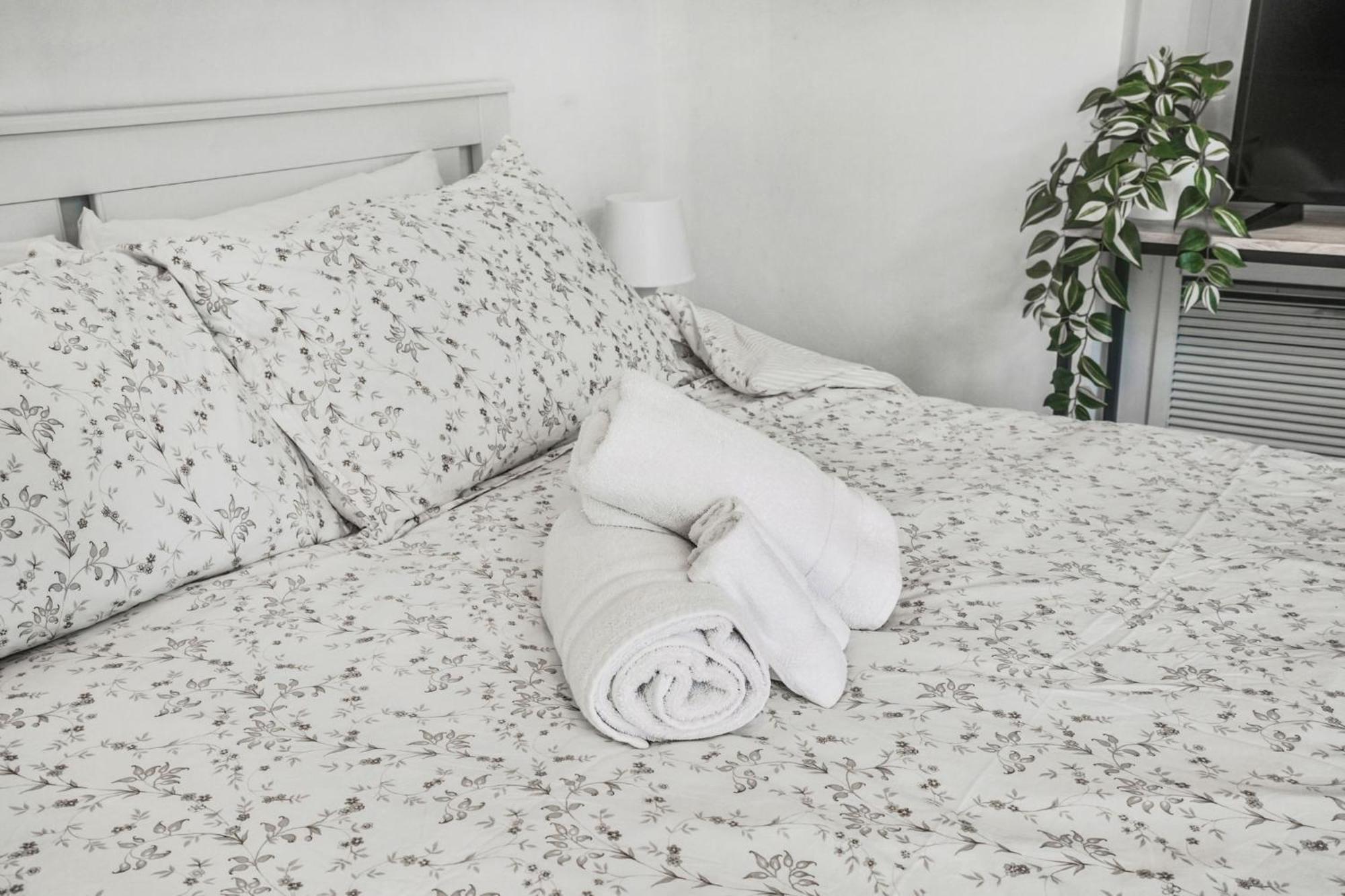 Luxe - Location Score 10 - Easter Retreat Apartment Toronto